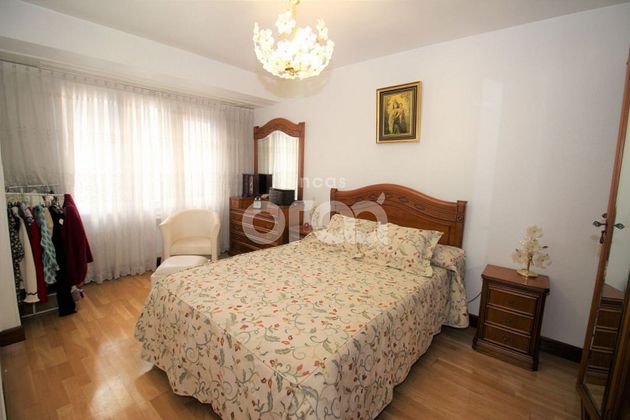 Foto 1 de Piso en venta en Santurtzi de 3 habitaciones con balcón y calefacción
