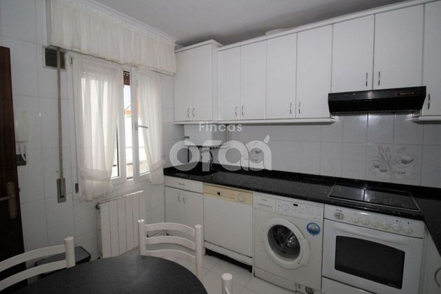 Foto 2 de Pis en venda a Santurtzi de 2 habitacions amb balcó i calefacció