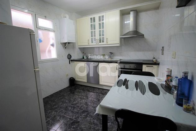 Foto 2 de Pis en venda a Santurtzi de 3 habitacions amb balcó i calefacció