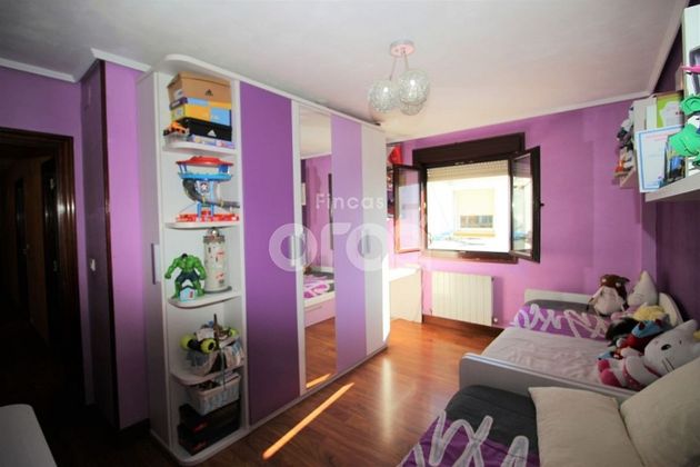 Foto 2 de Piso en venta en Santurtzi de 3 habitaciones con garaje y balcón