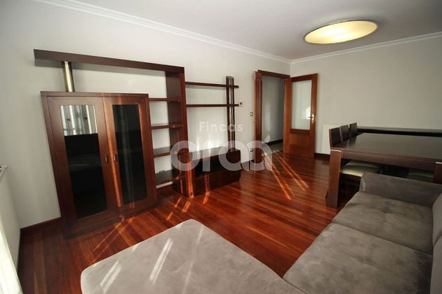 Foto 2 de Piso en venta en Santurtzi de 2 habitaciones con garaje y balcón