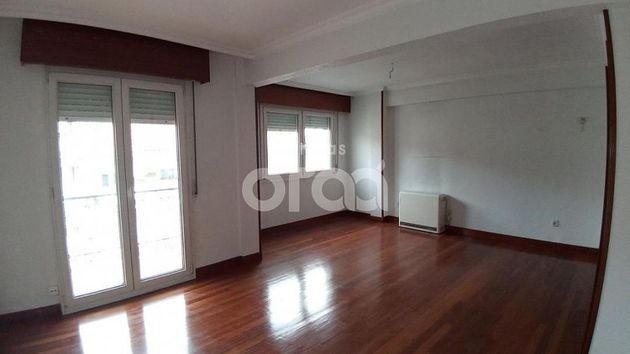 Foto 1 de Pis en venda a Santurtzi de 2 habitacions amb balcó i calefacció