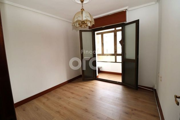 Foto 1 de Pis en venda a Santurtzi de 4 habitacions amb balcó i ascensor