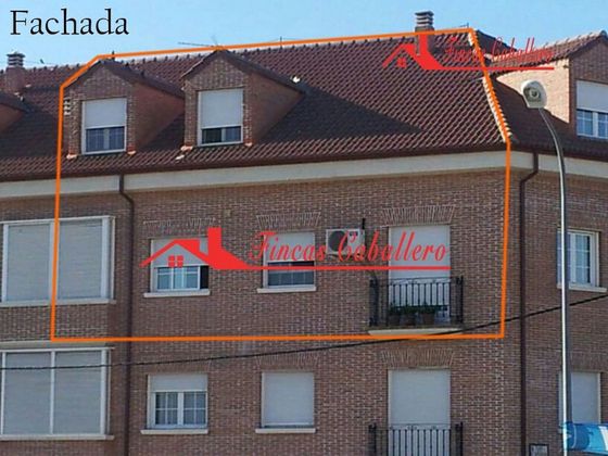 Foto 1 de Dúplex en venda a Valmojado de 3 habitacions amb balcó i calefacció