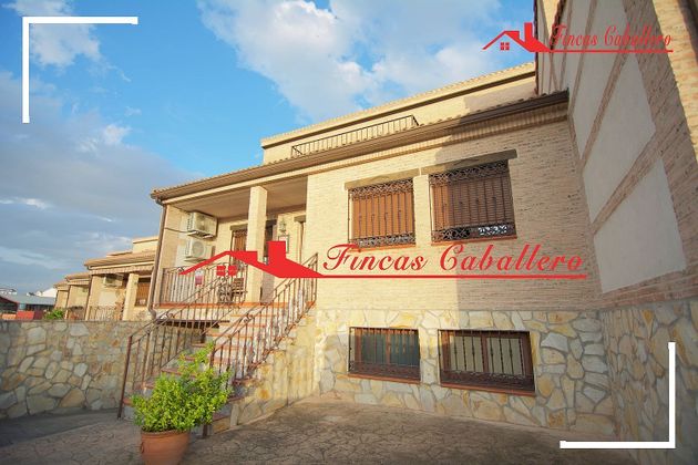 Foto 1 de Casa adossada en venda a Valmojado de 3 habitacions amb terrassa i garatge