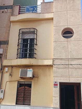Foto 2 de Casa en venda a calle Capitán Arenas de 3 habitacions amb terrassa i balcó