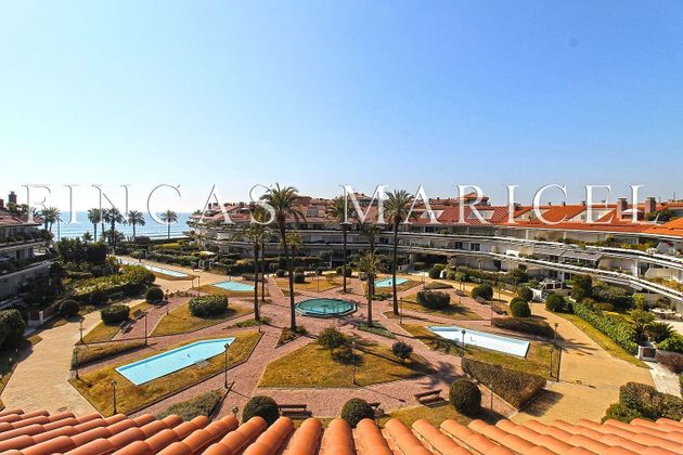 Foto 2 de Ático en venta en Can Girona - Terramar - Can Pei - Vinyet de 4 habitaciones con terraza y piscina