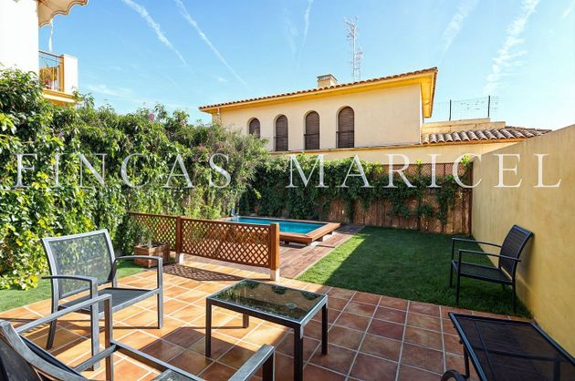 Foto 1 de Casa en venda a Vallpineda - Santa Bàrbara de 4 habitacions amb terrassa i piscina