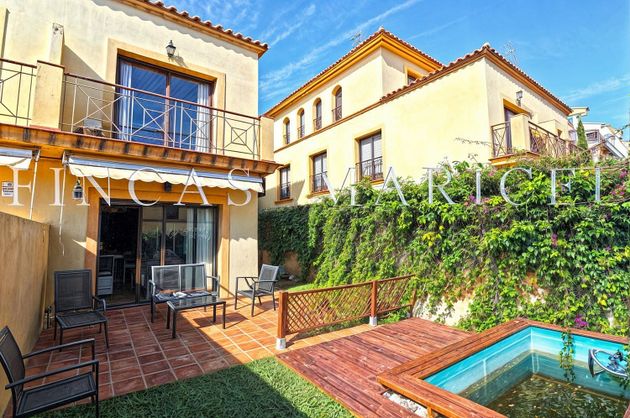 Foto 2 de Casa en venda a Vallpineda - Santa Bàrbara de 4 habitacions amb terrassa i piscina