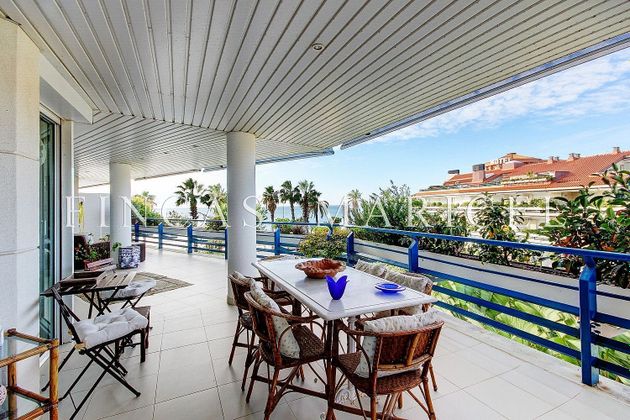 Foto 2 de Dúplex en venta en Can Girona - Terramar - Can Pei - Vinyet de 4 habitaciones con terraza y piscina