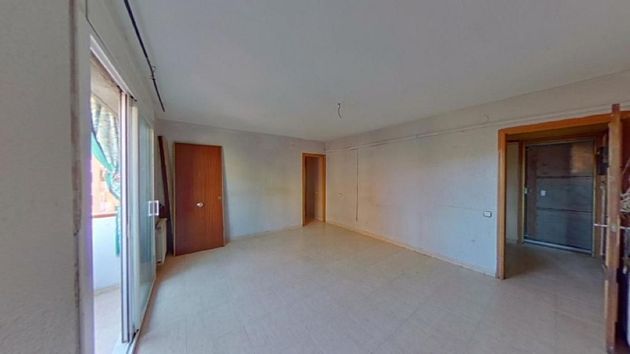 Foto 2 de Pis en venda a L'Hostal - Lledoner de 3 habitacions amb balcó i ascensor