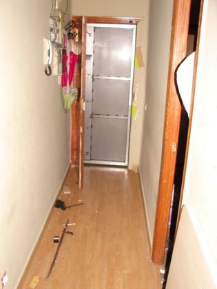Foto 2 de Venta de piso en Can Borrell - La Plana de Lledó de 4 habitaciones y 63 m²