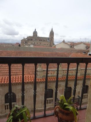 Foto 2 de Venta de piso en Centro - Salamanca de 4 habitaciones con balcón y ascensor