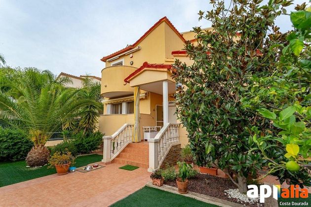 Foto 1 de Venta de casa en Vilafortuny - Cap de Sant Pere de 5 habitaciones con terraza y jardín