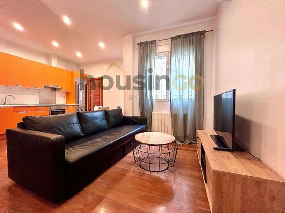 Foto 2 de Alquiler de piso en Cortes - Huertas de 1 habitación con terraza y muebles