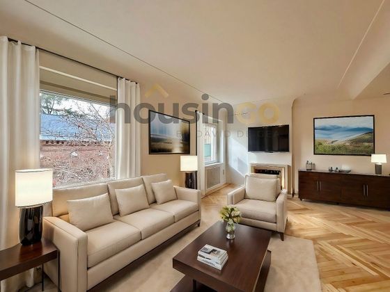Foto 1 de Alquiler de piso en Almagro de 4 habitaciones con terraza y aire acondicionado