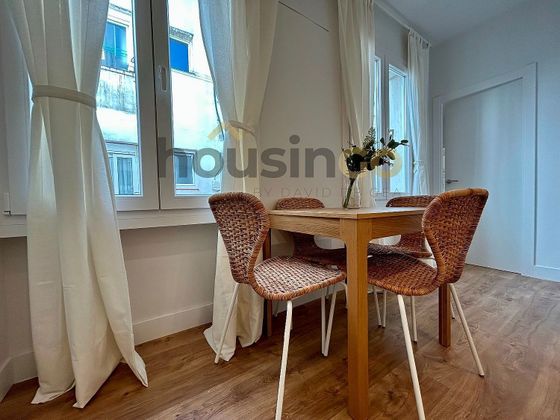 Foto 1 de Alquiler de piso en Almagro de 3 habitaciones con terraza y muebles