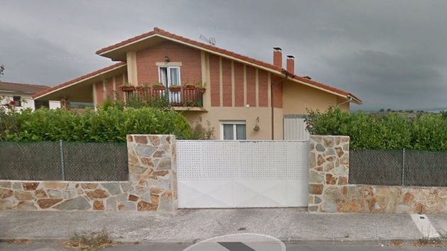 Foto 1 de Chalet en venta en Zigoitia de 4 habitaciones con terraza y garaje