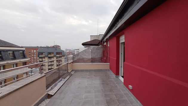 Foto 1 de Àtic en venda a Centro - Vitoria-Gasteiz de 2 habitacions amb terrassa i calefacció