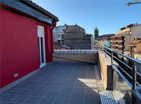 Foto 2 de Ático en venta en Centro - Vitoria-Gasteiz de 2 habitaciones con terraza y calefacción