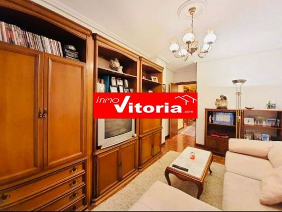 Foto 1 de Pis en venda a Centro - Vitoria-Gasteiz de 3 habitacions amb terrassa i garatge