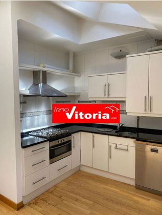 Foto 1 de Àtic en venda a Centro - Vitoria-Gasteiz de 2 habitacions amb garatge i calefacció