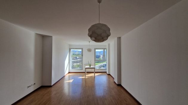 Foto 2 de Venta de piso en Zabalgana - Ariznabarra de 3 habitaciones con garaje y balcón