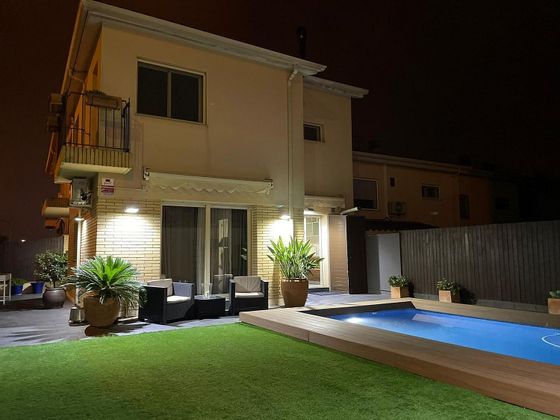 Foto 1 de Casa en venda a calle Del Camí de Can Comelles de 3 habitacions amb piscina i jardí