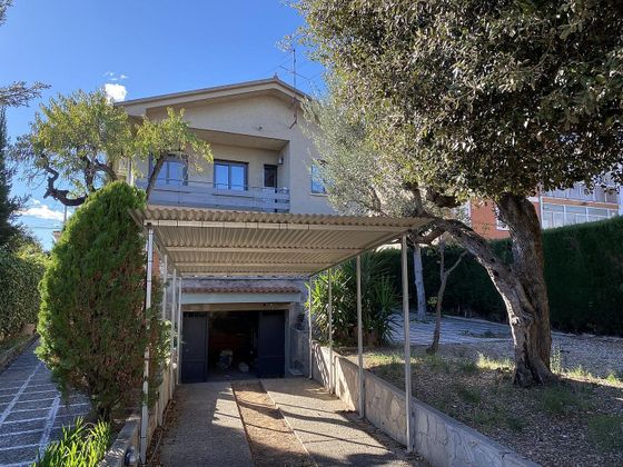 Foto 2 de Casa en venda a Esparreguera de 5 habitacions amb jardí i calefacció
