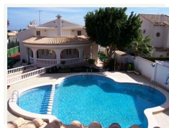 Foto 1 de Xalet en lloguer a calle San Nicolas Bussi Playa Flamenca de 2 habitacions amb terrassa i piscina