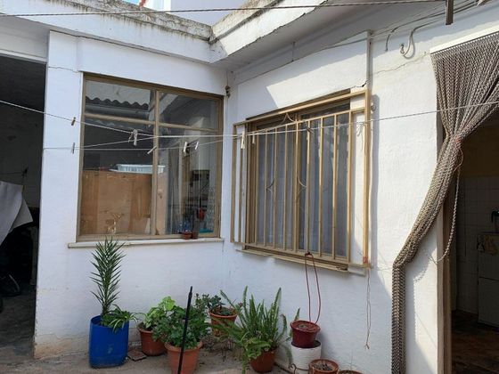 Foto 2 de Venta de chalet en Benifaió de 4 habitaciones con terraza y jardín