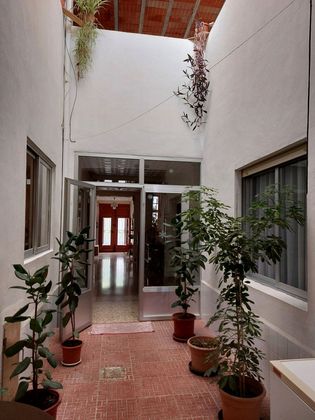 Foto 2 de Casa rural en venta en Llombai de 3 habitaciones con terraza y jardín