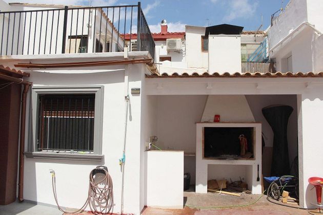Foto 2 de Casa en venda a Zona Centro de 4 habitacions amb terrassa i aire acondicionat