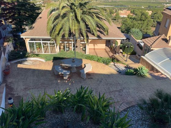 Foto 1 de Xalet en venda a Centro - Chiva de 4 habitacions amb terrassa i piscina