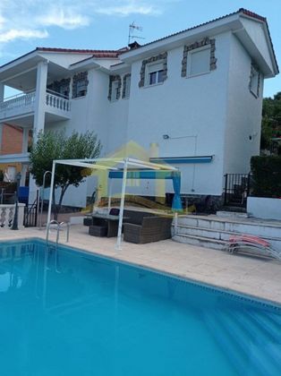 Foto 1 de Casa en venda a Cadalso de los Vidrios de 4 habitacions amb piscina i aire acondicionat