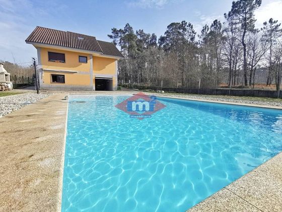 Foto 1 de Chalet en venta en Salceda de Caselas de 4 habitaciones con terraza y piscina