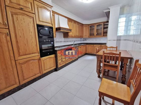 Foto 2 de Piso en alquiler en Salvaterra de Miño de 3 habitaciones con garaje y muebles