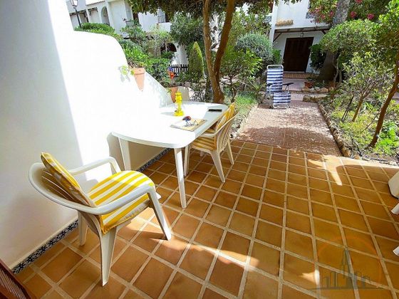 Foto 2 de Piso en venta en Playa de las Gaviotas-El Pedrucho de 3 habitaciones con terraza y jardín