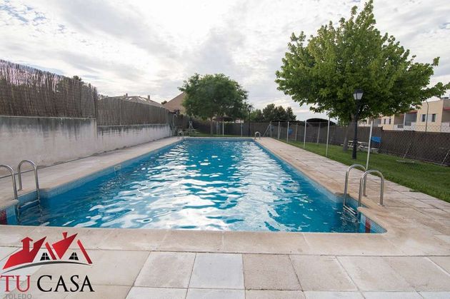 Foto 1 de Casa en lloguer a Olías del Rey de 4 habitacions amb piscina i jardí