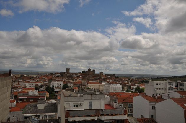 Foto 1 de Ático en venta en Centro - Cáceres de 2 habitaciones con terraza y calefacción