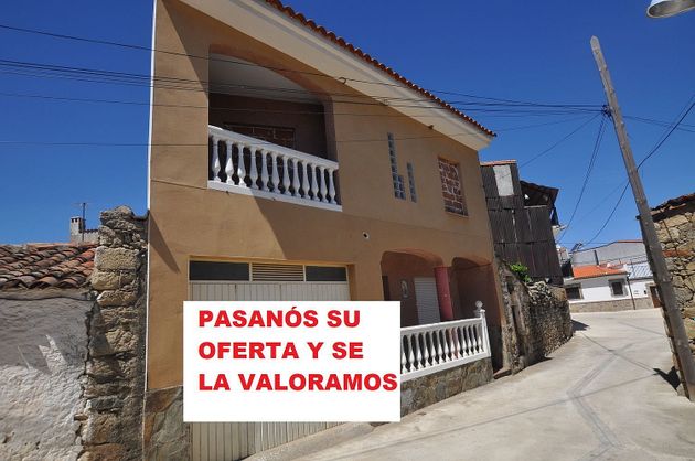 Foto 1 de Casa adosada en venta en Zarza de Montánchez de 4 habitaciones con terraza y jardín