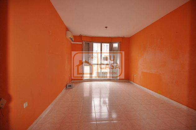 Foto 1 de Venta de piso en avenida De la Constitución Cáceres Cáceres España de 3 habitaciones con terraza y aire acondicionado
