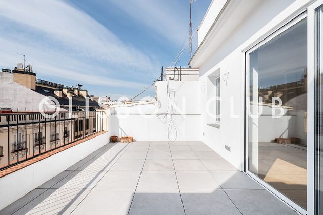 Foto 1 de Ático en venta en Trafalgar de 2 habitaciones con terraza y aire acondicionado