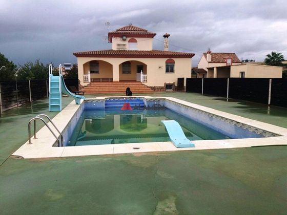 Foto 2 de Venta de chalet en Las Lagunas - Campano de 4 habitaciones con terraza y piscina