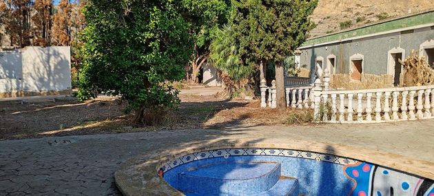 Foto 2 de Casa rural en venta en avenida De Orihuela de 2 habitaciones con terraza y piscina