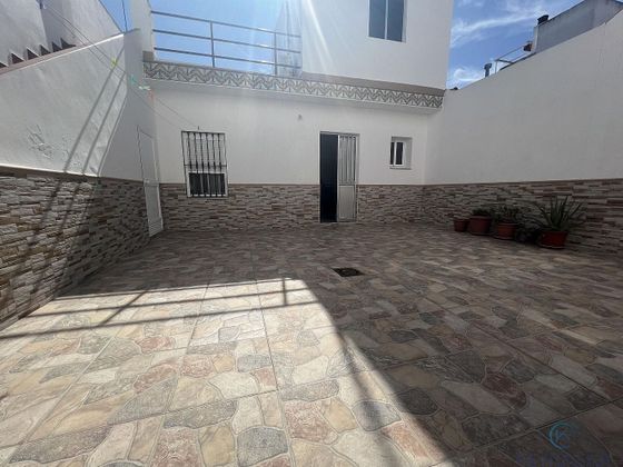 Foto 1 de Casa en venda a Centro - Doña Mercedes de 4 habitacions amb aire acondicionat