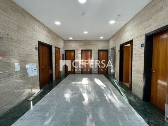 Foto 2 de Oficina en lloguer a Almeda - El Corte Inglés amb ascensor