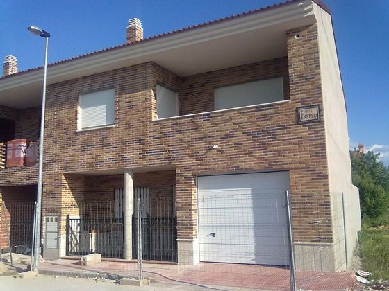 Foto 1 de Casa en venda a calle Enebro de 4 habitacions amb terrassa i balcó