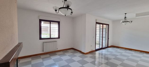 Foto 1 de Casa adossada en venda a Torrijos de 4 habitacions amb piscina i garatge