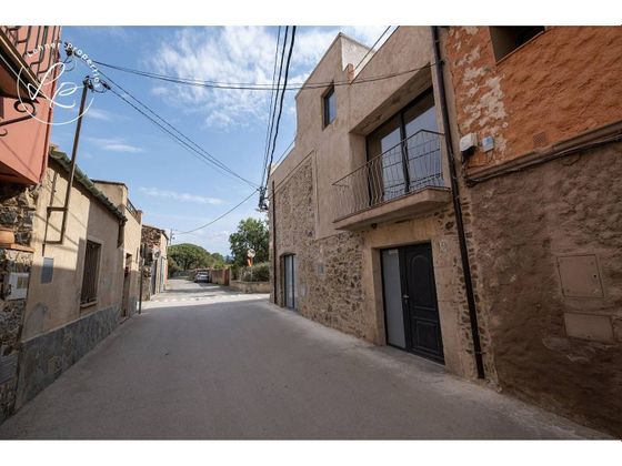 Foto 2 de Venta de casa rural en Garriguella de 2 habitaciones con terraza y piscina